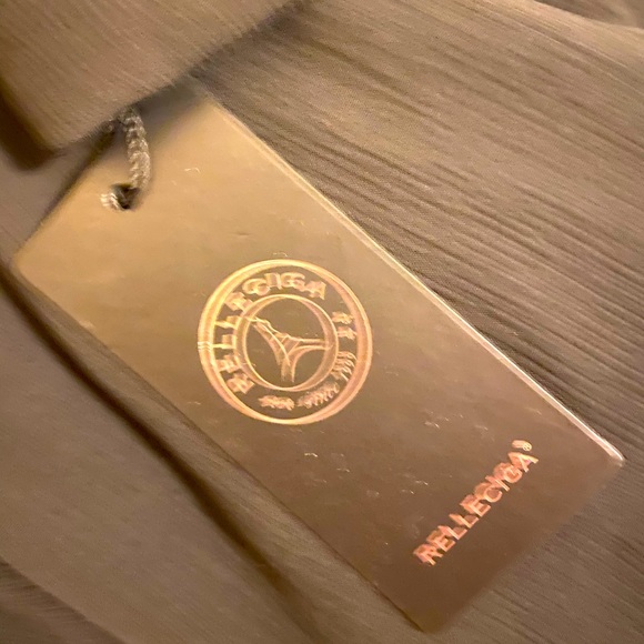 NWT🏷🖤 Adorable Tie Shoulder Romper - Picture 5 of 7